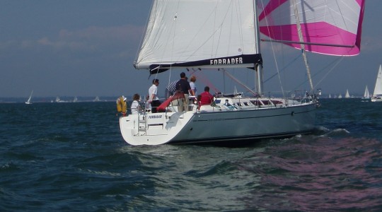 Jeanneau 43 sailing in the sunshine